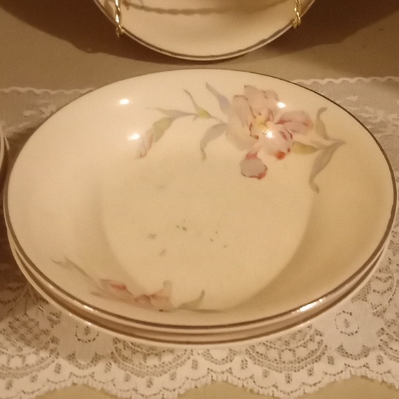 Vintage Universal Cambridge Iris Plate Bundle - 6- 5.25"  Dessert Bowls - Picture 5 of 11